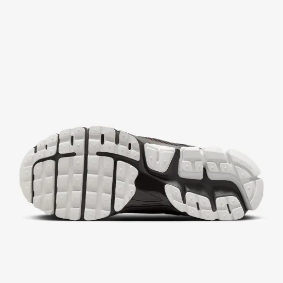 Кросівки Nike Zoom Vomero 5 FN3420-200