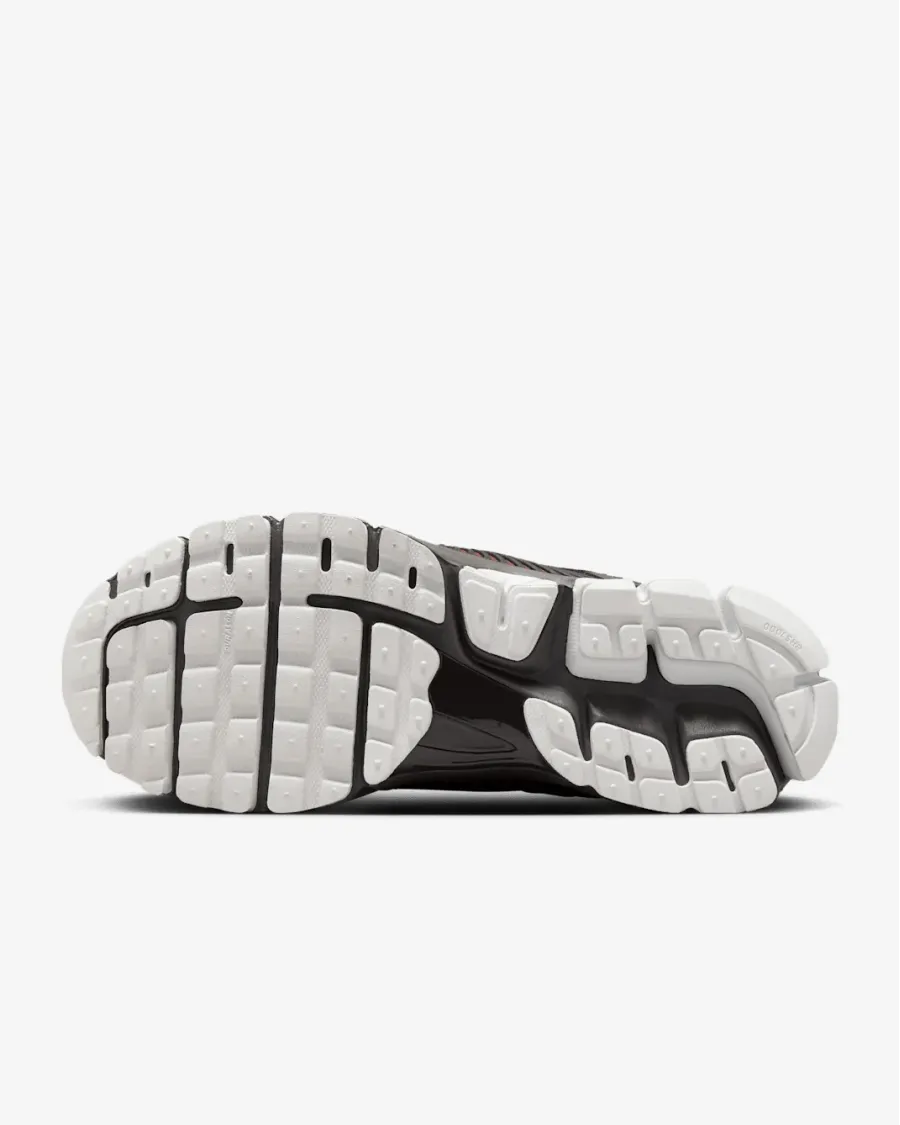Кросівки Nike Zoom Vomero 5 FN3420-200
