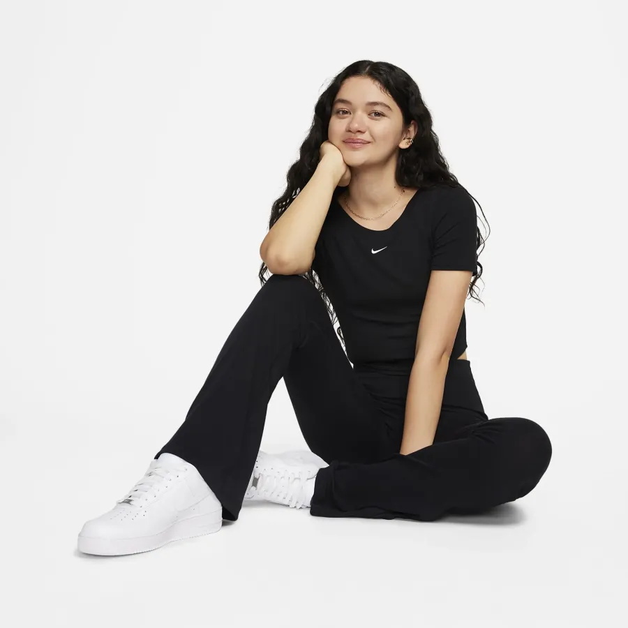 Футболка Nike Sportswear Chill Knit FN3664-010