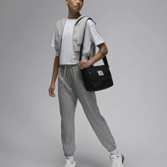 Футболка Nike Air Jordan Brooklyn Essentials FN4500-101