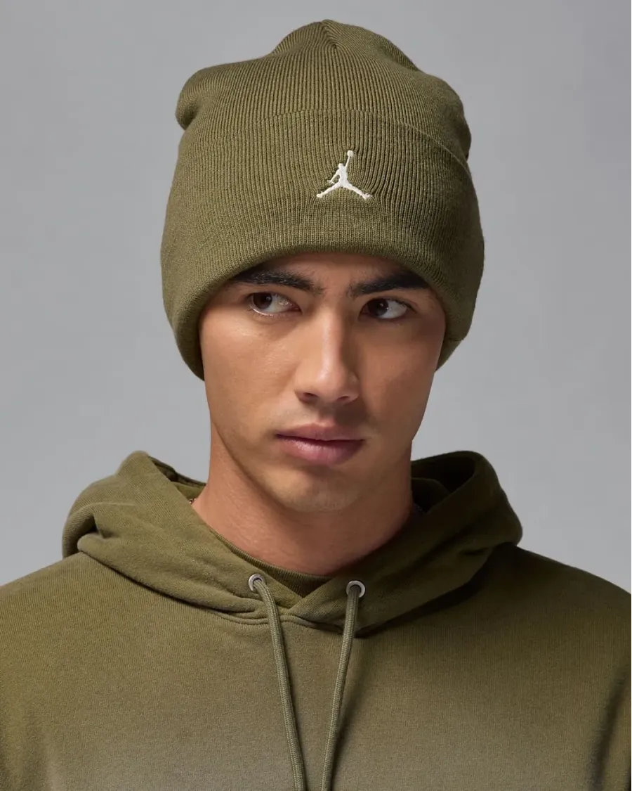 Шапка Nike Air Jordan Peak Essential FN4672-222