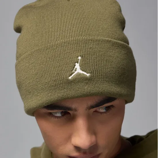 Шапка Nike Air Jordan Peak Essential FN4672-222