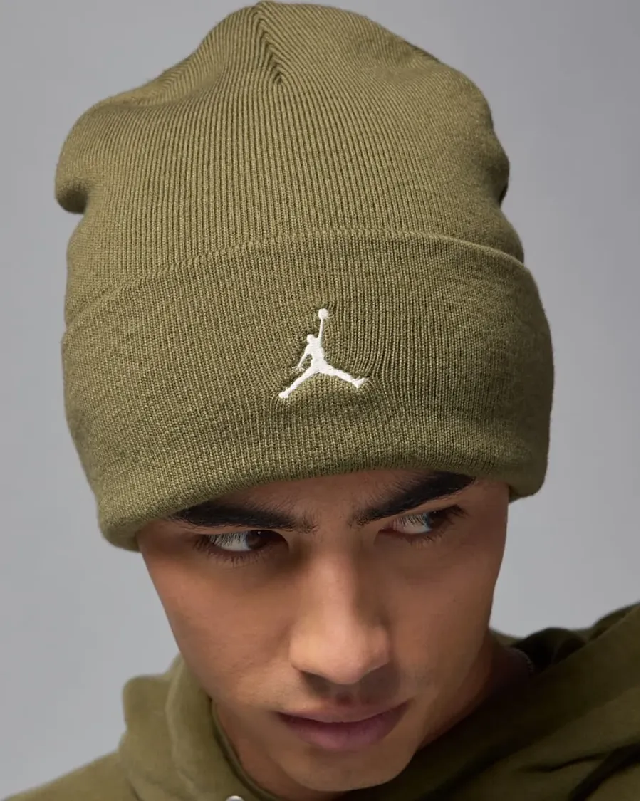Шапка Nike Air Jordan Peak Essential FN4672-222