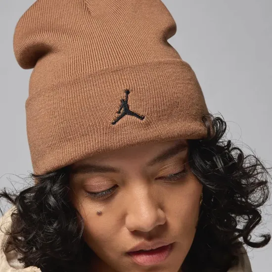 Шапка Nike Air Jordan Peak Essential FN4672-223