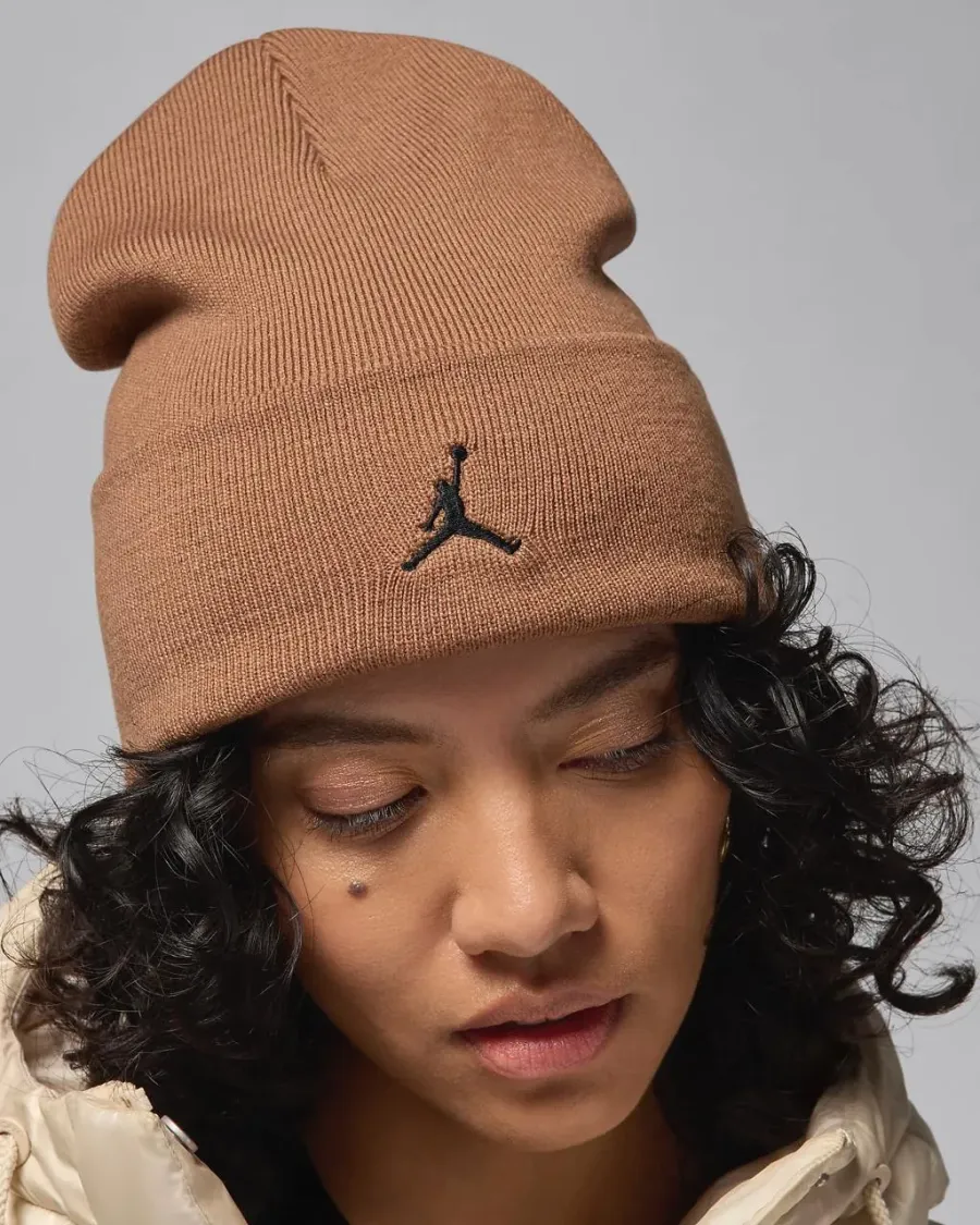 Шапка Nike Air Jordan Peak Essential FN4672-223