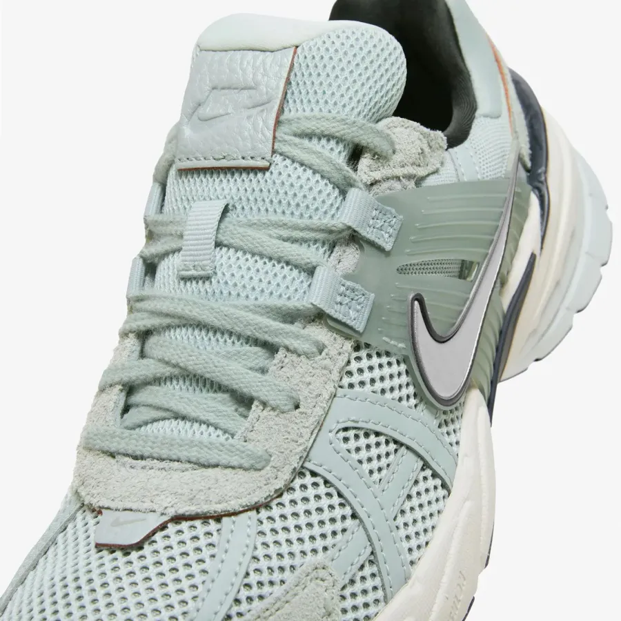 Кросівки Nike V2K Run FN6703-003
