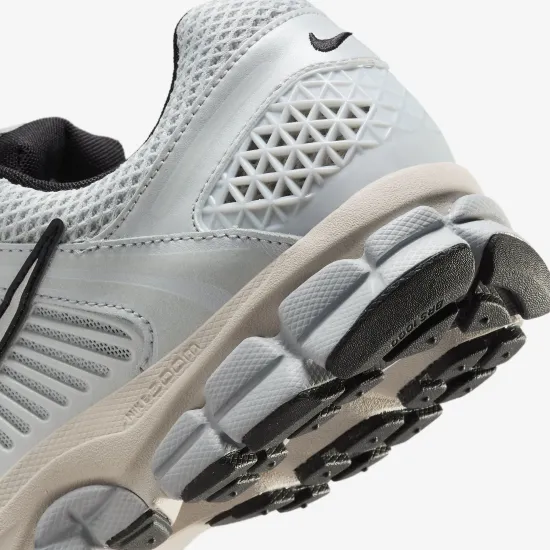 Кросівки Nike Air Zoom Vomero 5 FN6742-002