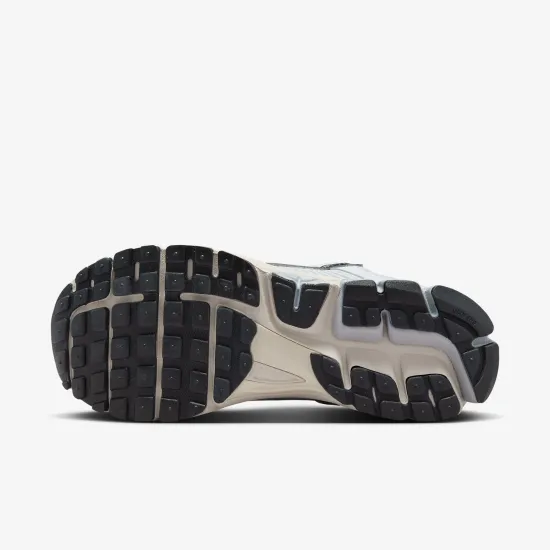 Кросівки Nike Air Zoom Vomero 5 FN6742-002