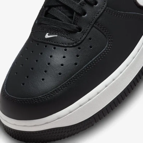 Кросівки Nike Air Force 1 '07 FN7804-001
