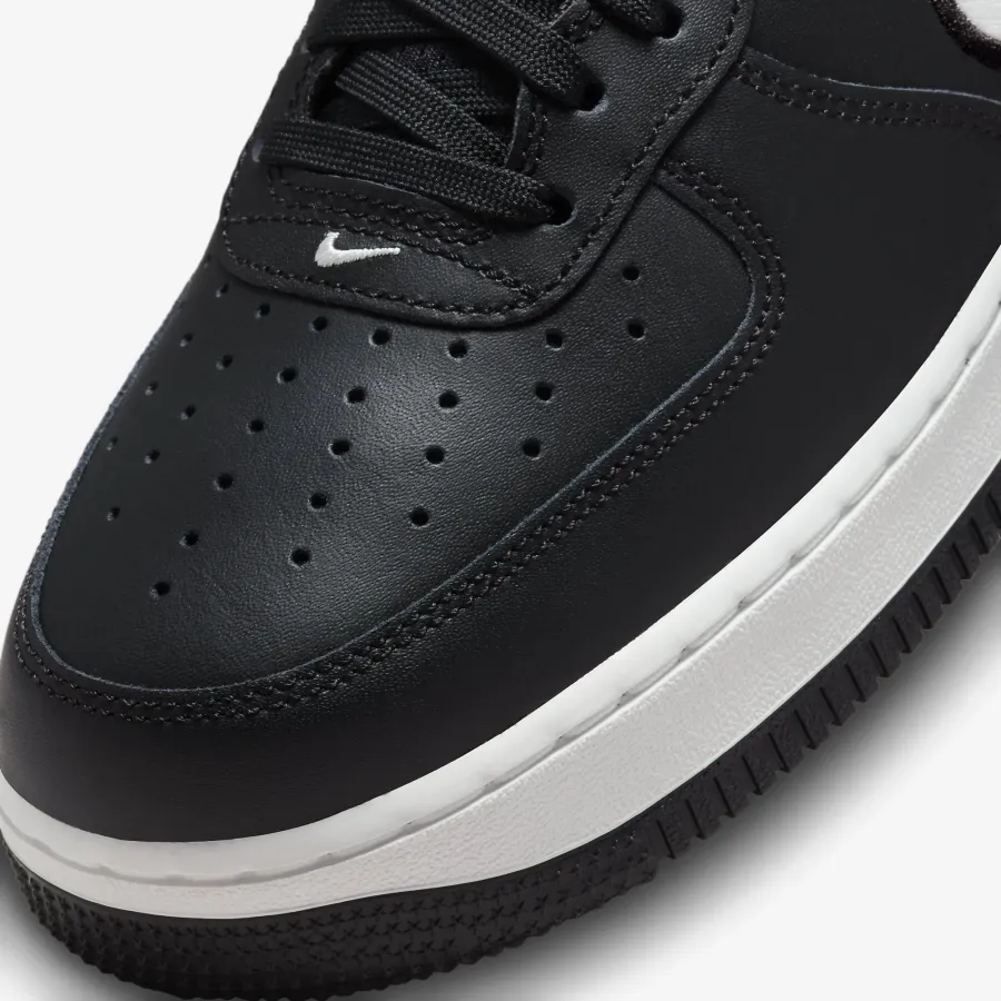 Кросівки Nike Air Force 1 '07 FN7804-001