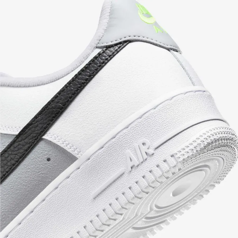 Кросівки Nike Air Force 1 07 FQ2204-100