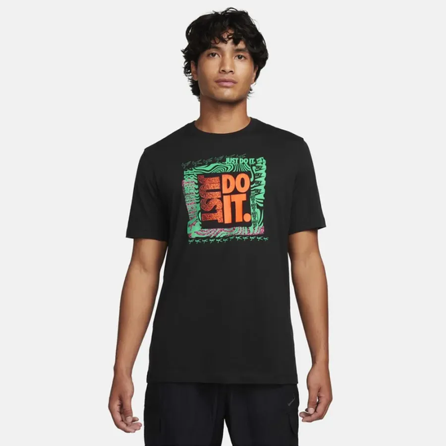 Футболка Nike Sportswear FQ3772-010