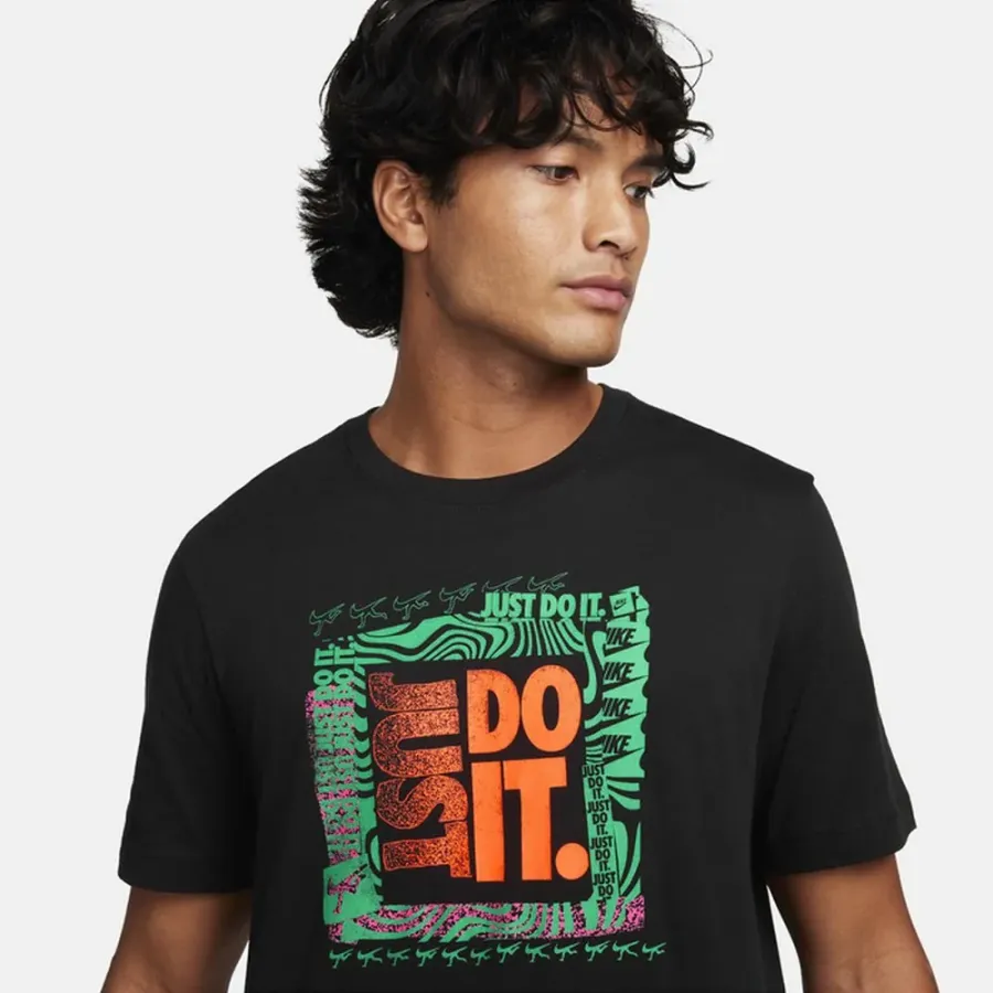 Футболка Nike Sportswear FQ3772-010