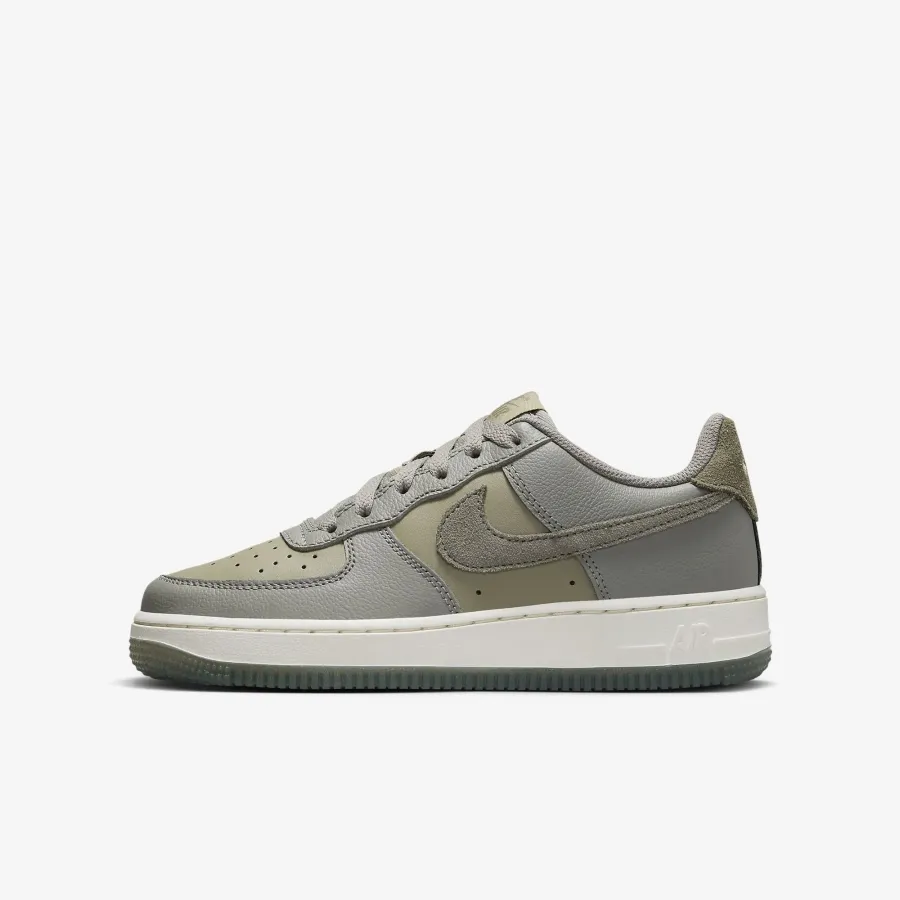 Кросівки Nike Air Force 1 LV8 FQ6948-001