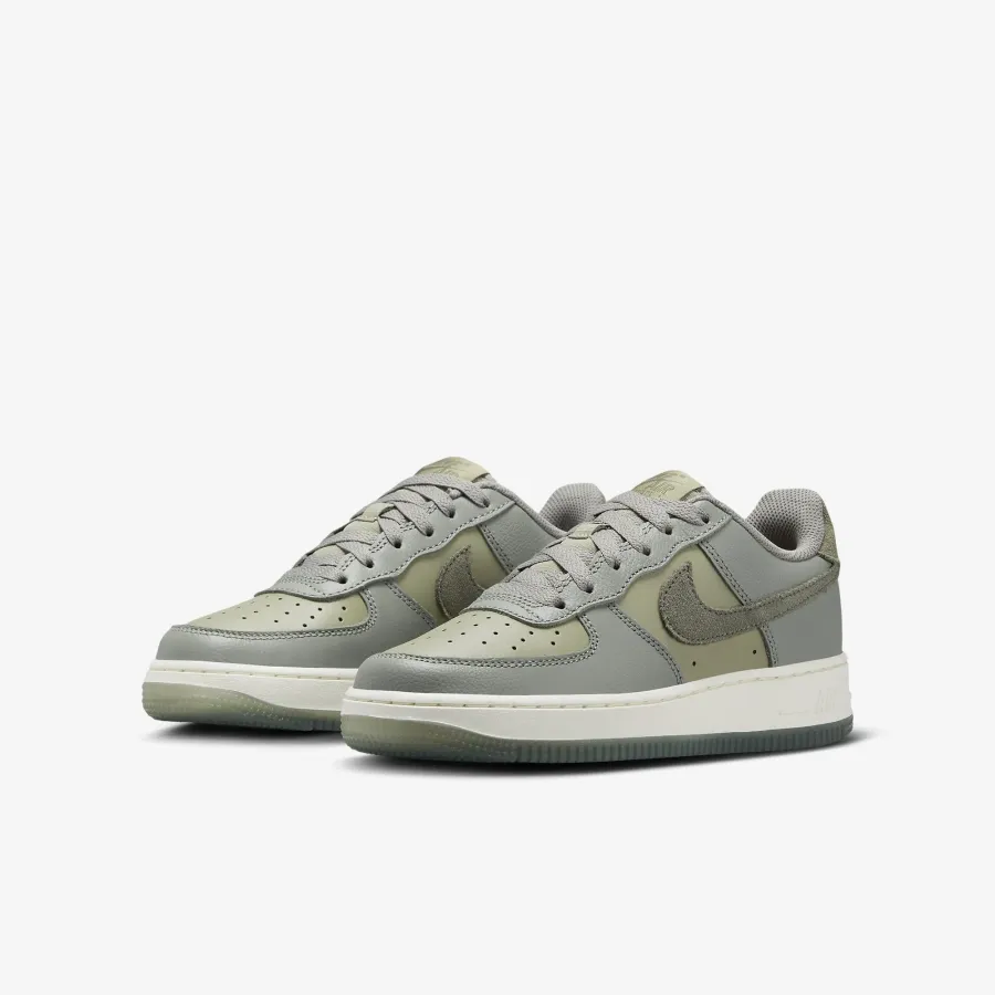 Кросівки Nike Air Force 1 LV8 FQ6948-001