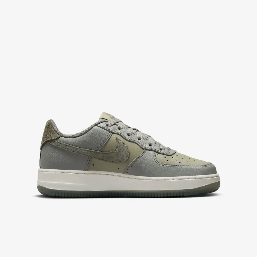 Кросівки Nike Air Force 1 LV8 FQ6948-001