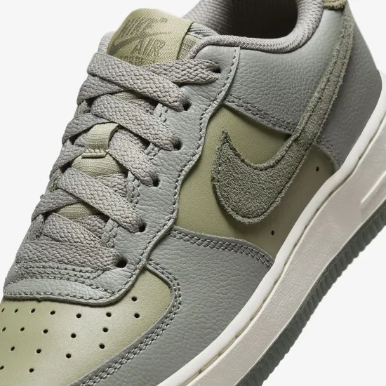 Кросівки Nike Air Force 1 LV8 FQ6948-001