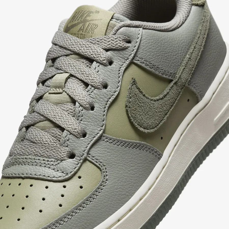 Кросівки Nike Air Force 1 LV8 FQ6948-001