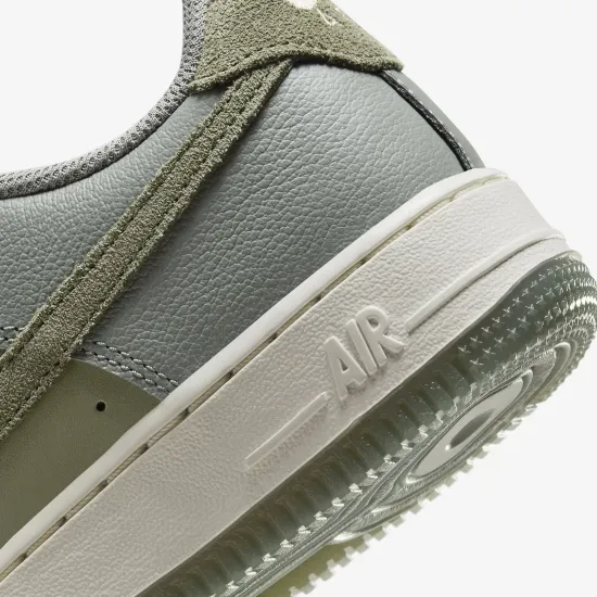 Кросівки Nike Air Force 1 LV8 FQ6948-001