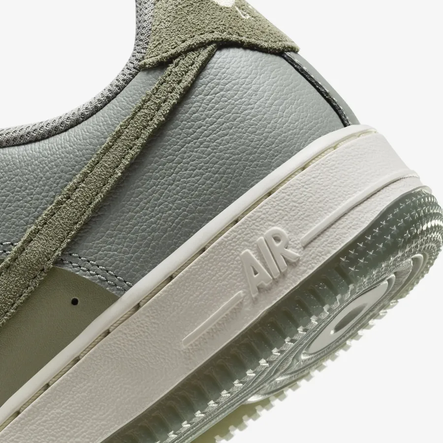Кросівки Nike Air Force 1 LV8 FQ6948-001