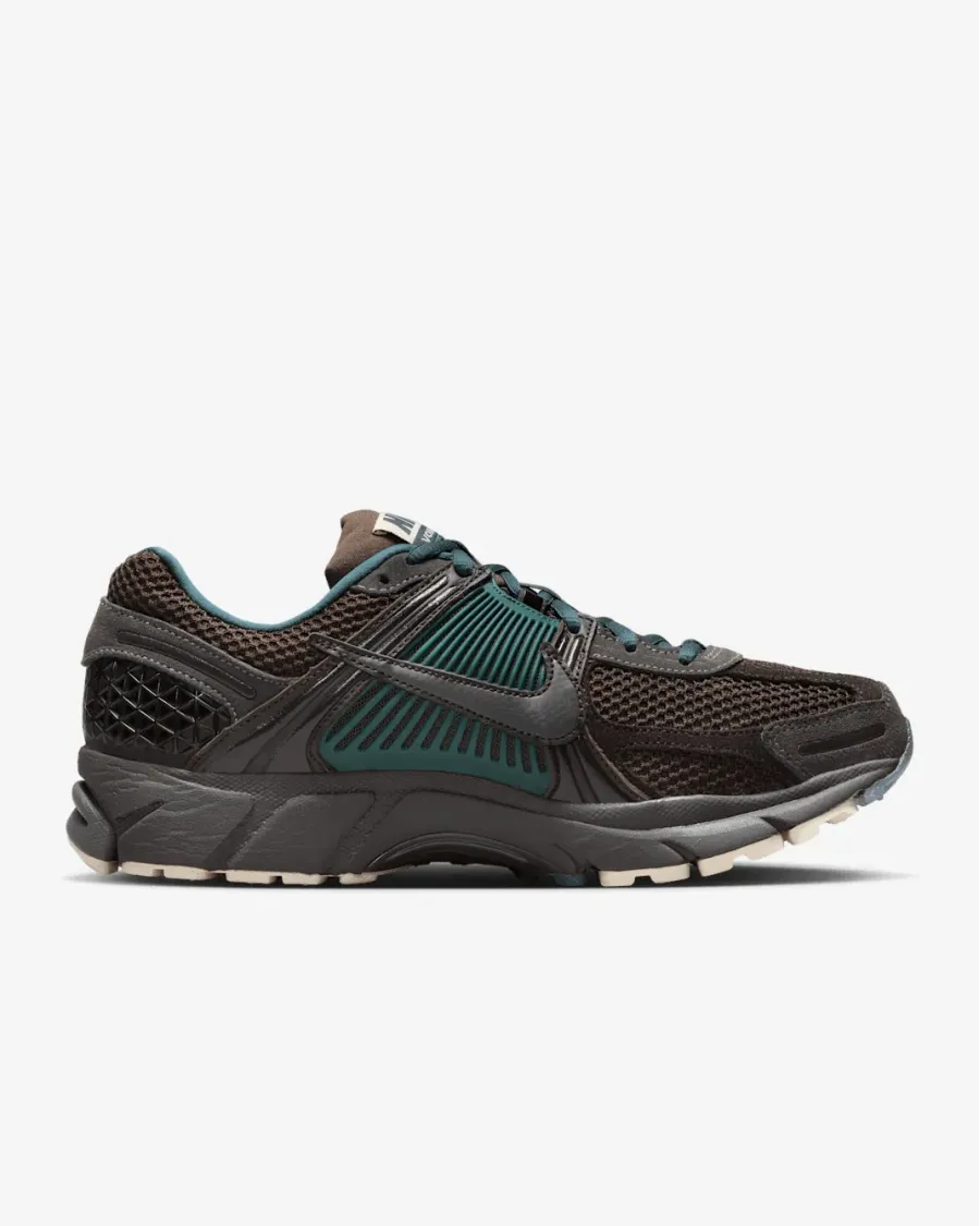 Кросівки Nike Zoom Vomero 5 FQ8174-237