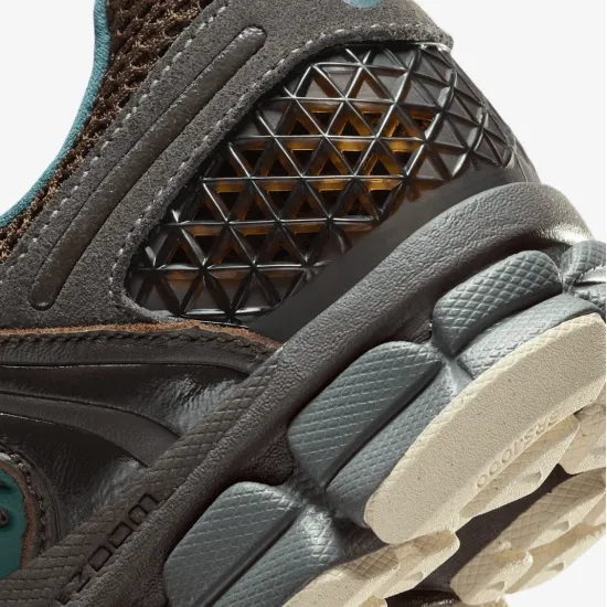 Кросівки Nike Zoom Vomero 5 FQ8174-237