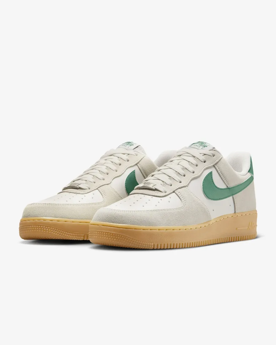 Кросівки Nike Air Force 1 07 Lv8  FQ8714-001