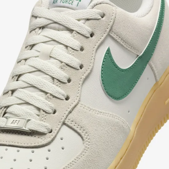 Кросівки Nike Air Force 1 07 Lv8  FQ8714-001