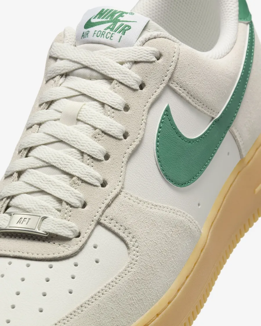 Кросівки Nike Air Force 1 07 Lv8  FQ8714-001
