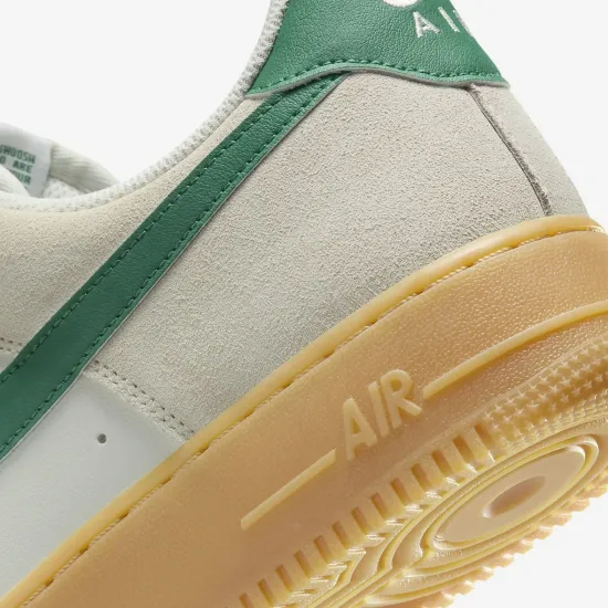 Кросівки Nike Air Force 1 07 Lv8  FQ8714-001