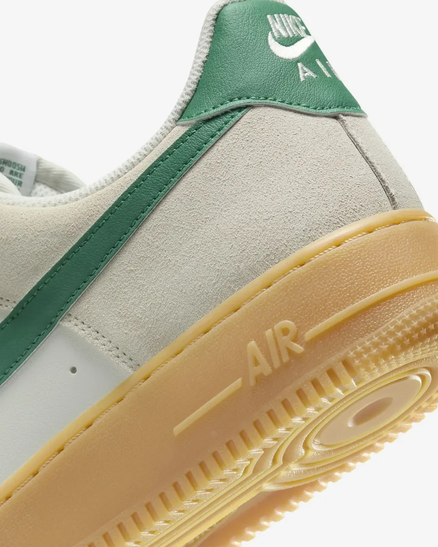 Кросівки Nike Air Force 1 07 Lv8  FQ8714-001