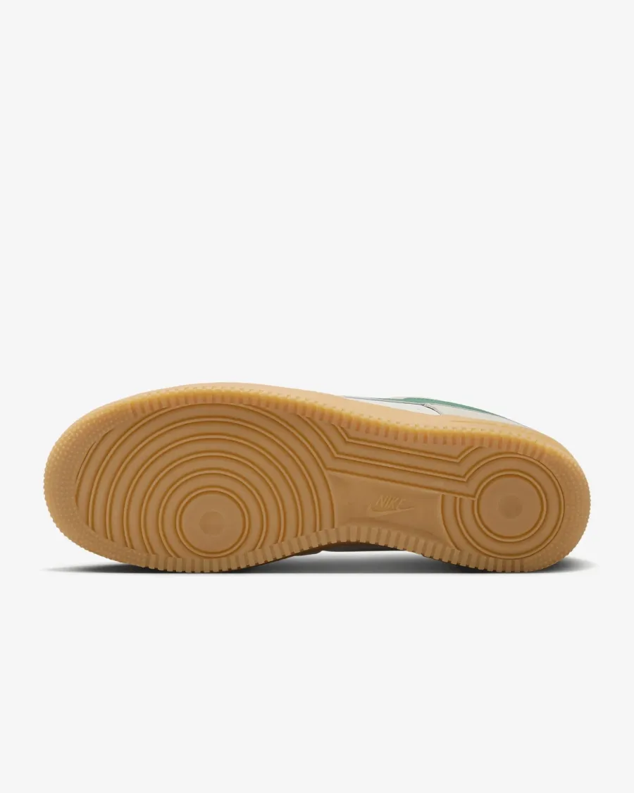 Кросівки Nike Air Force 1 07 Lv8  FQ8714-001