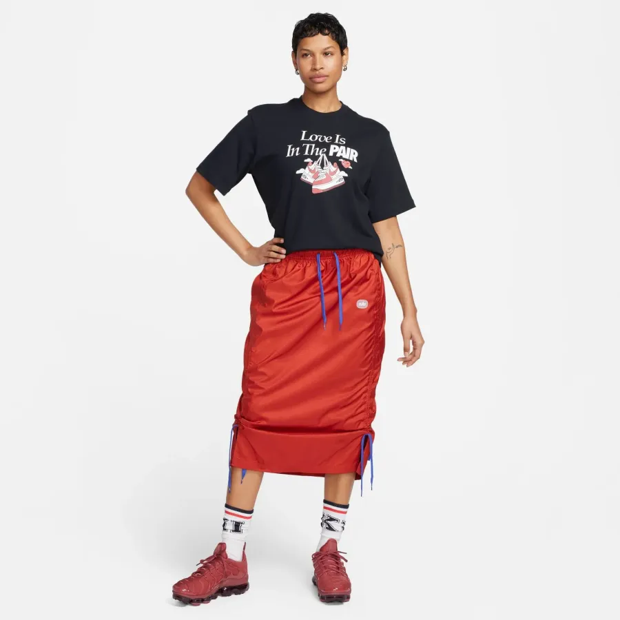 Футболка Nike Sportswear Boxy Valentine's Day FQ8870-010