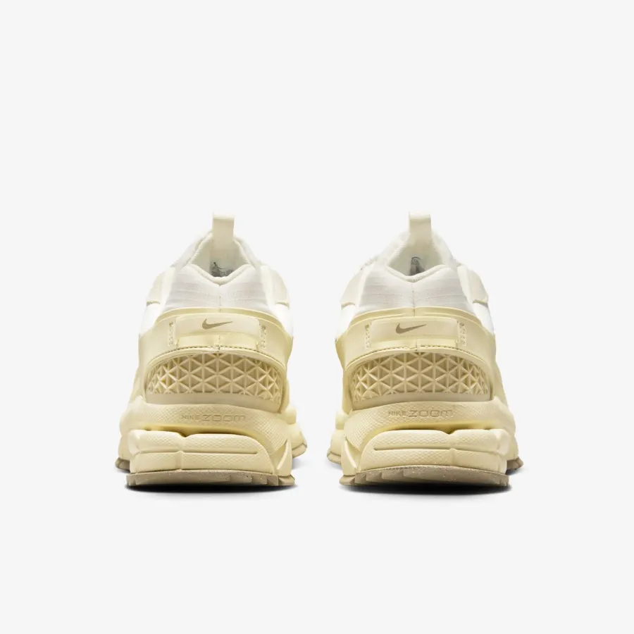 Кросівки Nike Air Zoom Vomero Roam Winterized FV2295-101