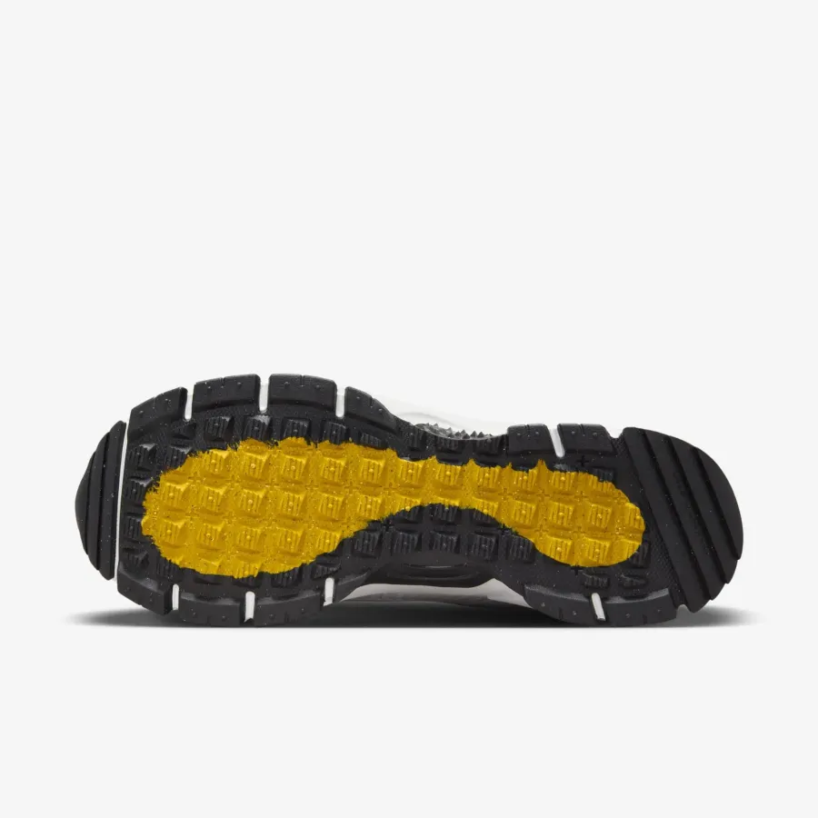 Кросівки Nike Air Zoom Vomero Roam Winterized FV2295-400