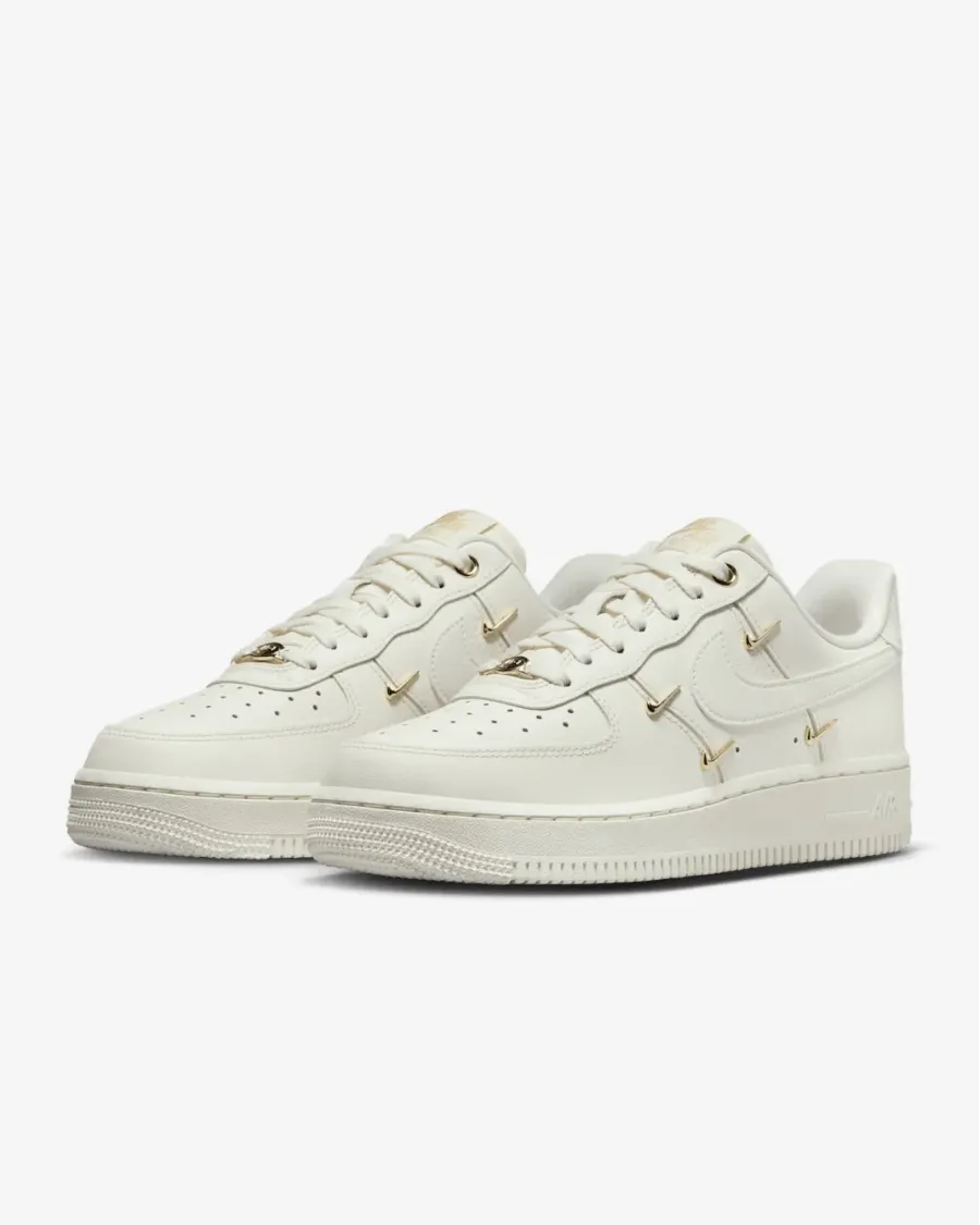Кросівки Nike Air Force 1 '07 LX FV3654-111