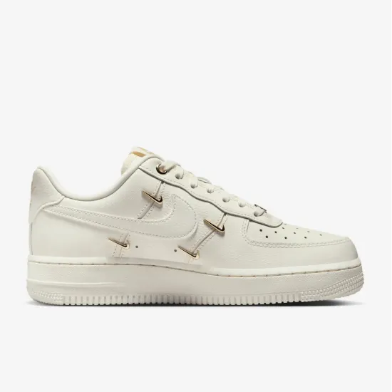 Кросівки Nike Air Force 1 '07 LX FV3654-111