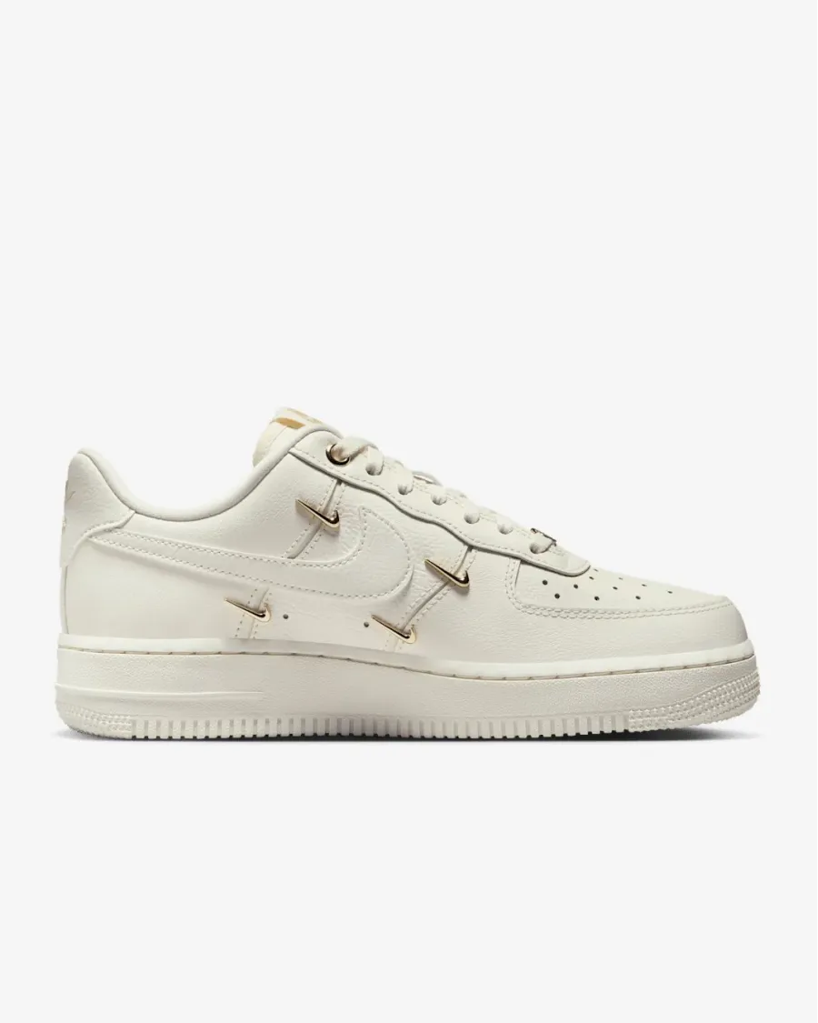 Кросівки Nike Air Force 1 '07 LX FV3654-111