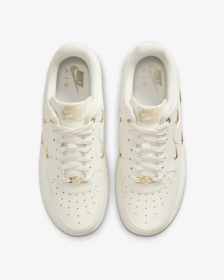 Кросівки Nike Air Force 1 '07 LX FV3654-111