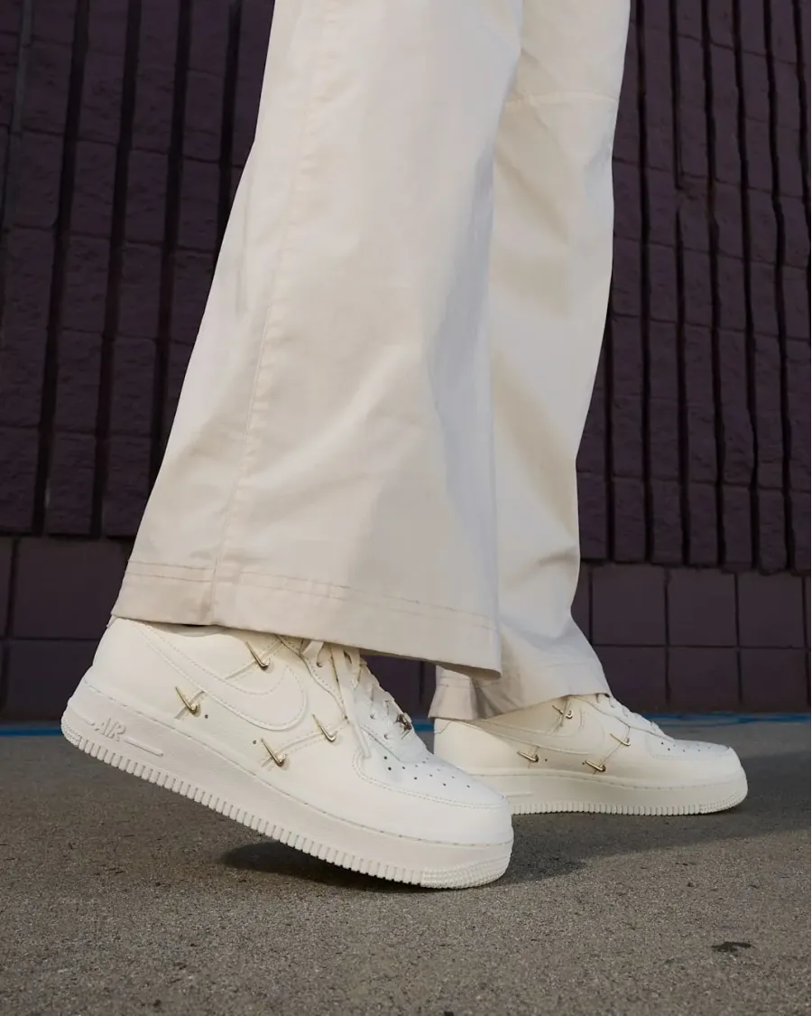 Кросівки Nike Air Force 1 '07 LX FV3654-111