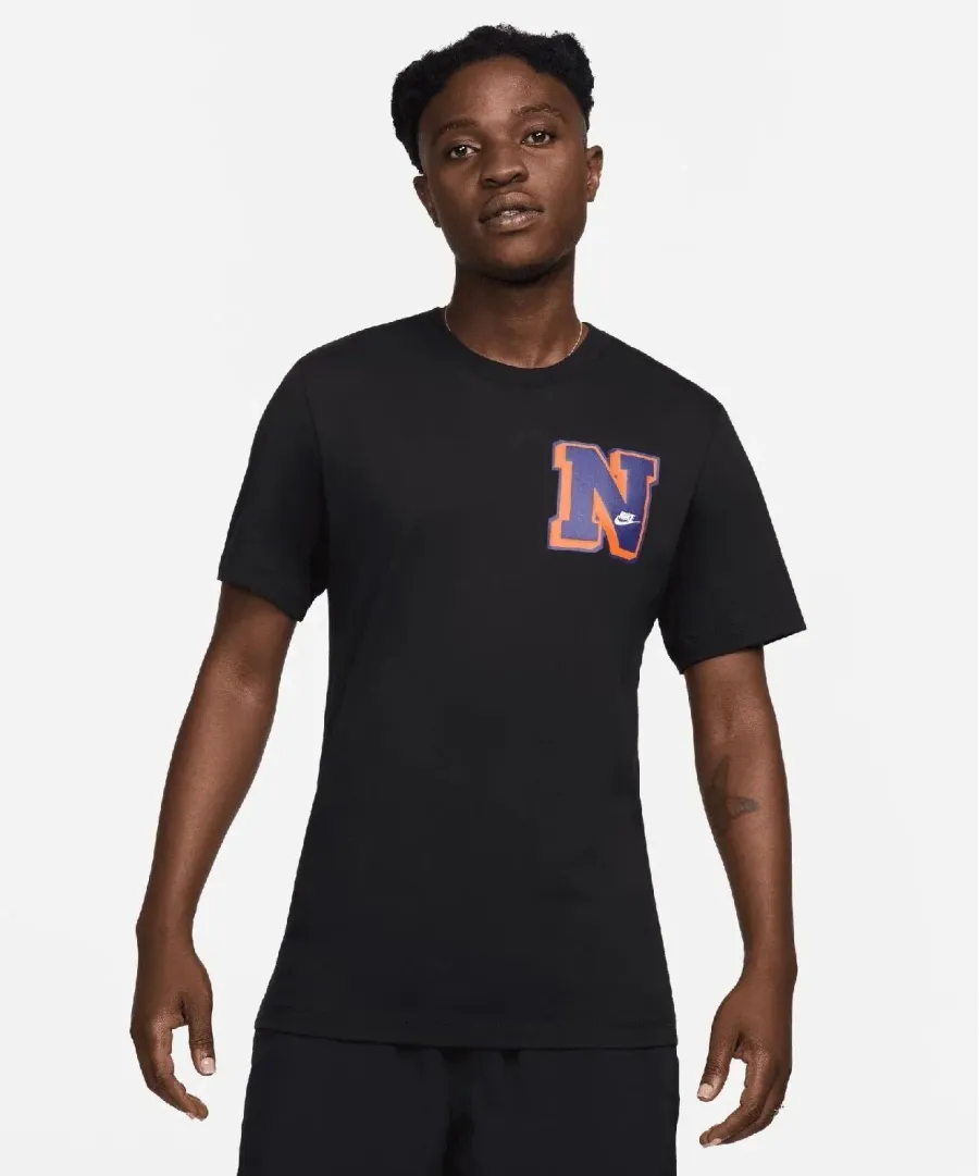 Футболка Nike Sportswear Club Seasonal Label FV3772-010