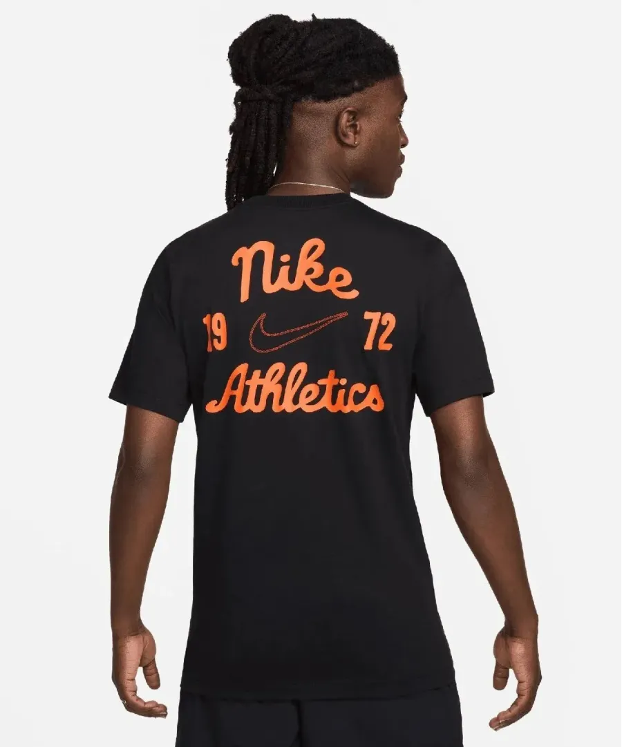Футболка Nike Sportswear Club Seasonal Label FV3772-010