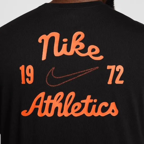 Футболка Nike Sportswear Club Seasonal Label FV3772-010