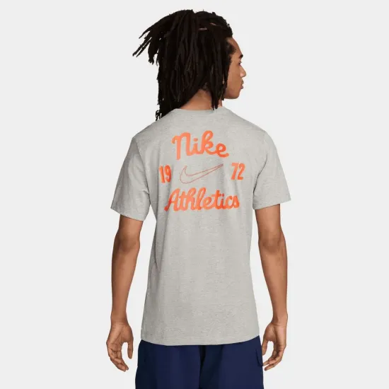 Футболка Nike Sportswear Club Seasonal Label FV3772-063