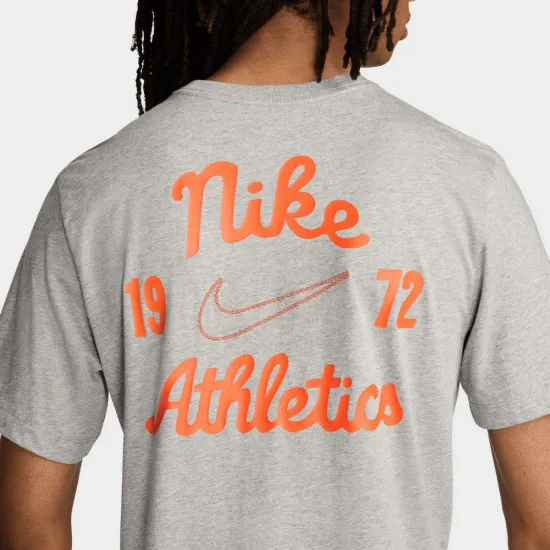 Футболка Nike Sportswear Club Seasonal Label FV3772-063