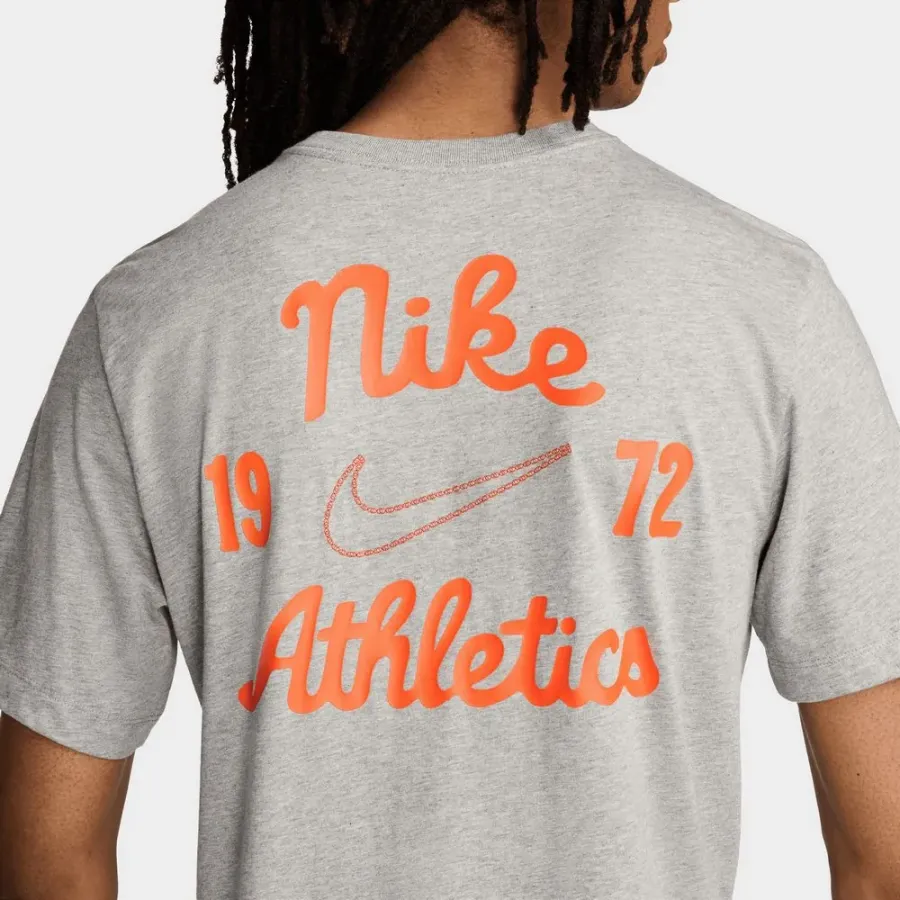 Футболка Nike Sportswear Club Seasonal Label FV3772-063