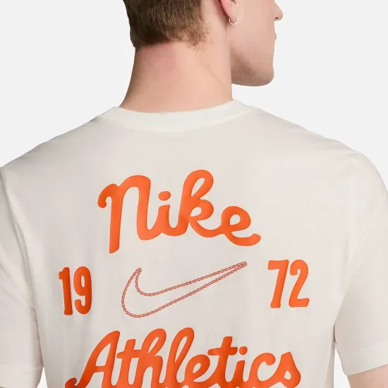Футболка Nike Sportswear Club Seasonal Label FV3772-133