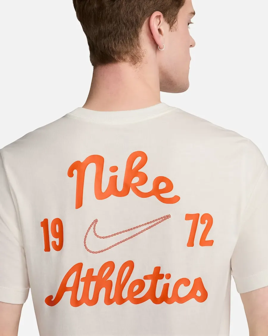 Футболка Nike Sportswear Club Seasonal Label FV3772-133