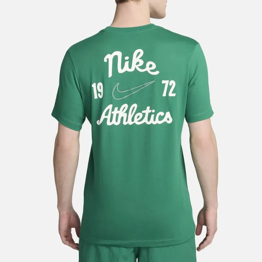 Футболка Nike Sportswear Club Seasonal Label FV3772-365