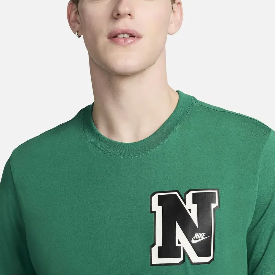 Футболка Nike Sportswear Club Seasonal Label FV3772-365